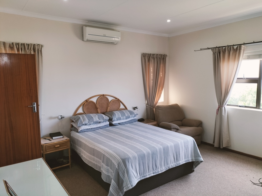 6 Bedroom Property for Sale in Grootbrakhoogte Western Cape